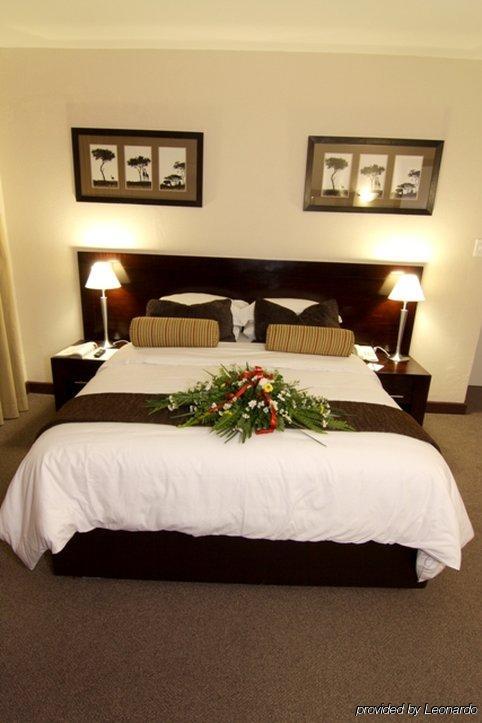 Cresta Bosele Hotel Selebi-Phikwe Room photo